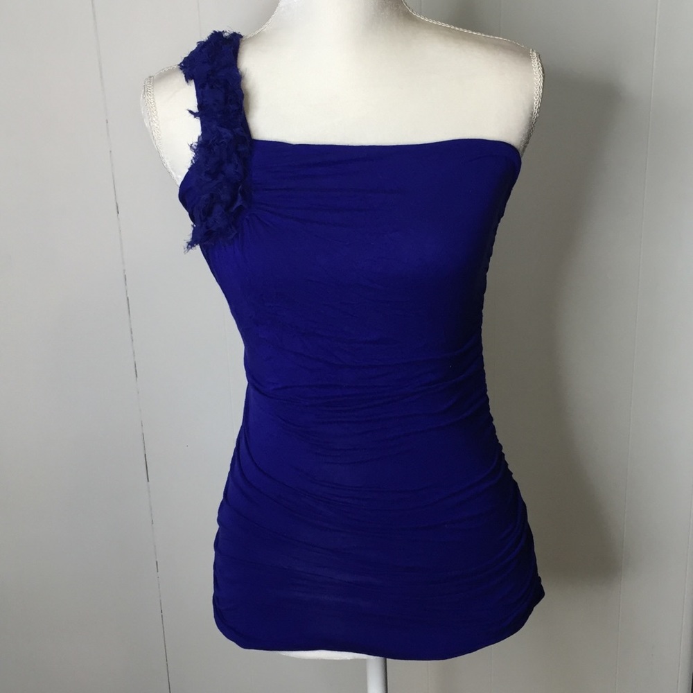 Rubicon Top Sz Medium One Shoulder Flower Strap